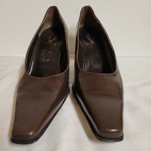 V Italia Brown Women's Pumps, Size 7 1/2M